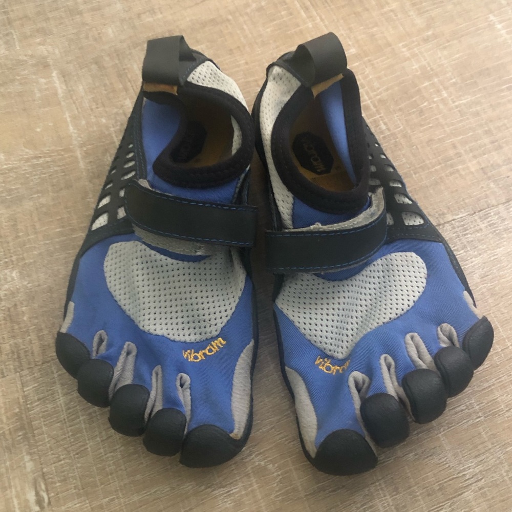 Kids water shoes. Unisex